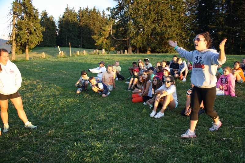 Village Camps International Summer Camp Leysin, Switzerland 2025-08-09 https://www.villagecamps.com/journals_admin/images/703-14-campfire (79).jpg